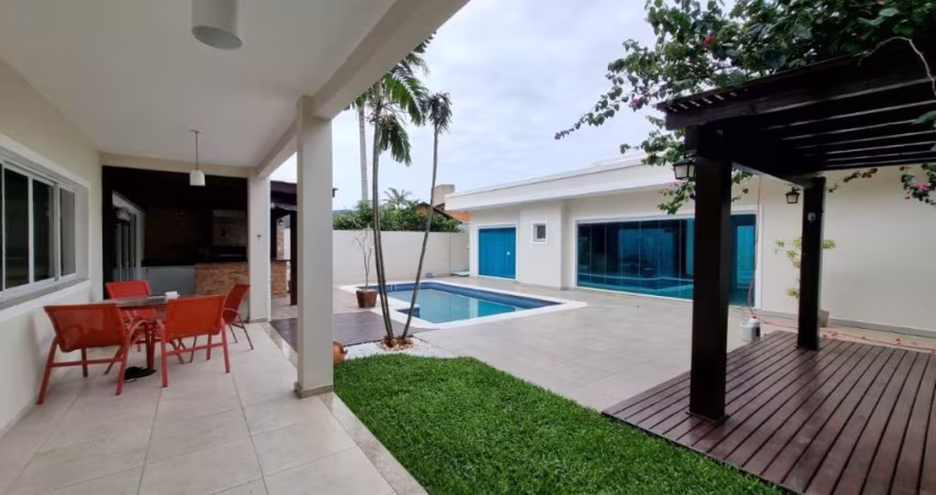 LINDA CASA RESIDENCIAL DE 5 DORMITÓRIOS EM SAMBAQUI