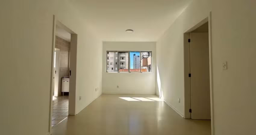 LINDO APARTAMENTO DE 3 DORMITÓRIOS NO CENTRO DE FLORIANÓPOLIS
