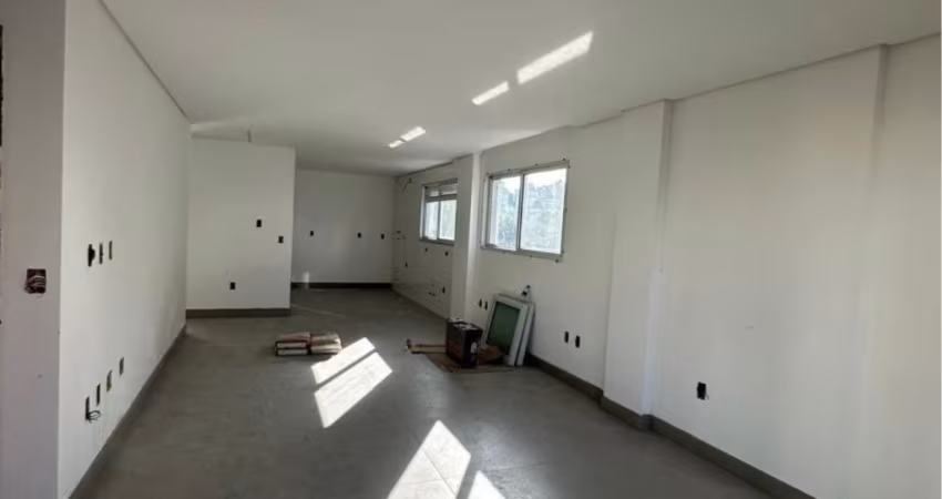 LINDO APARTAMENTO DE 2 DORMITÓRIOS NO CENTRO DE FLORIANÓPOLIS