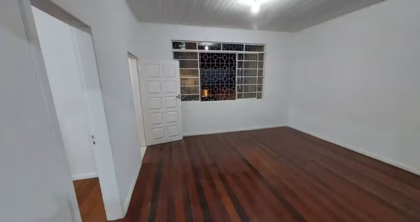 EXCELENTE CASA DE 4 DORMITÓRIOS NO CENTRO DE FLORIANÓPOLIS