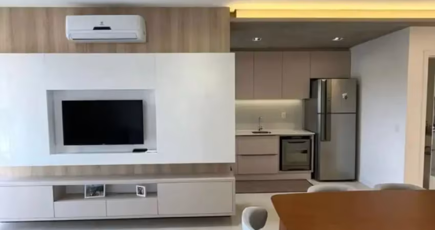 ÓTIMO APARTAMENTO DE 2 SUÍTES NO CENTRO DE FLORIANÓPOLIS