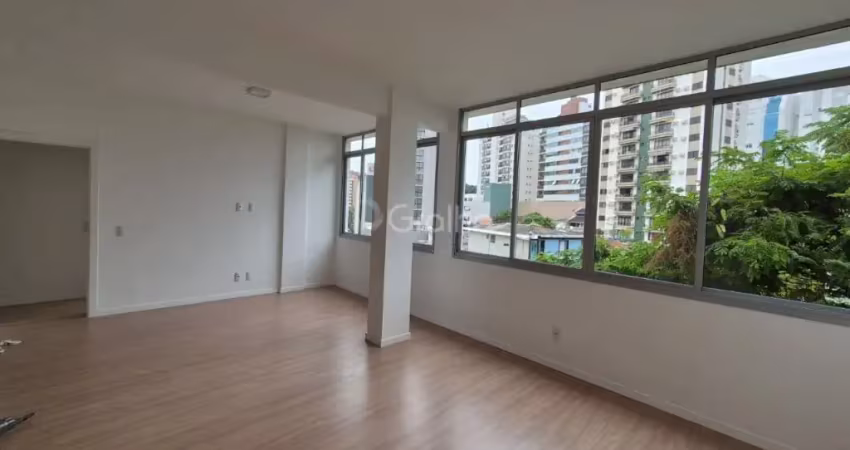 Apartamento de 3 dormitórios sendo 1 suíte no centro de florianópolis