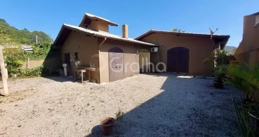 Casa residencial térrea de 4 dormitórios no itacorubi