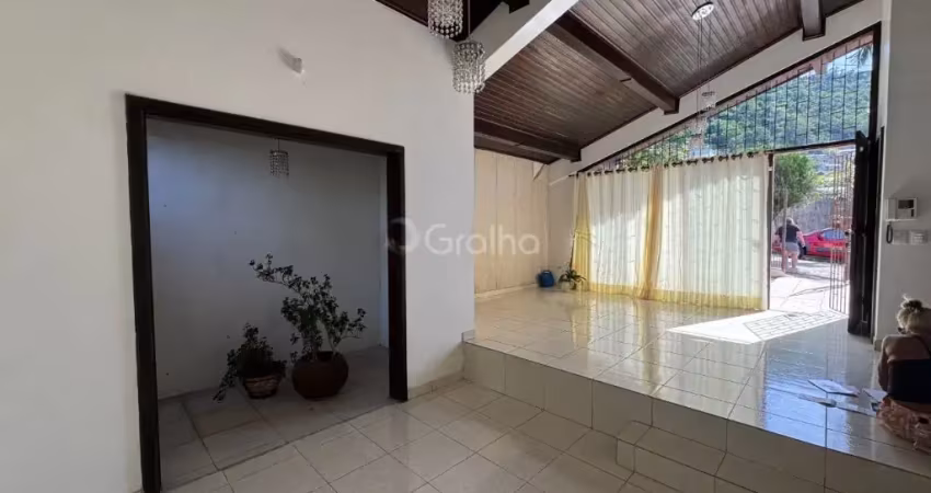 Casa residencial com 3 quartos sendo 1 suíte na trindade