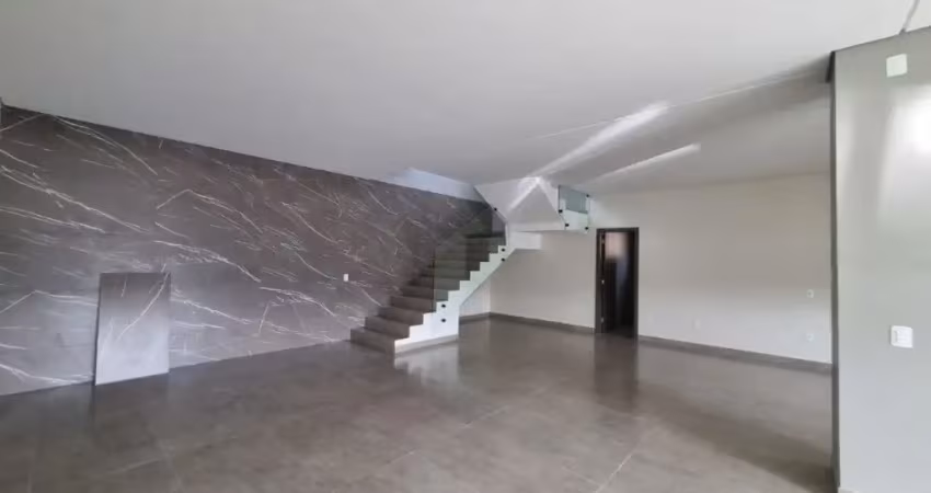 Maravilhosa casa com 360metros quadrados e 3 suítes no córrego grande