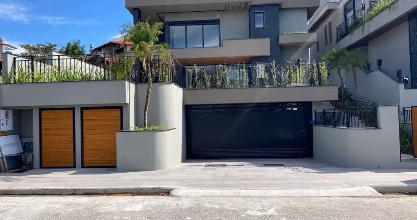 Casa residencial de 4 dormitórios no bairro lagoa da conceição