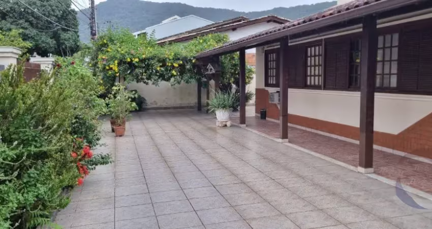 Excelente casa residencial de 5 dormitórios no bairro lagoa da conceição