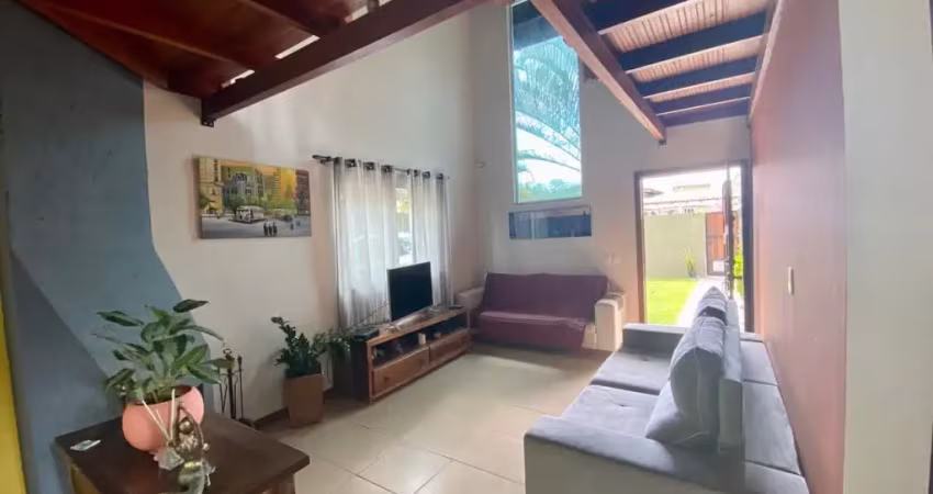 Maravilhosa casa residencial de 3 dormitórios no bairro rio tavares