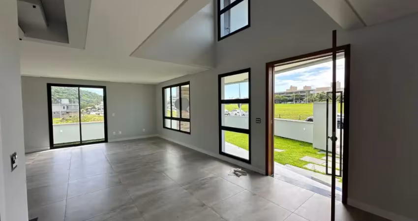 Linda casa residencial de 3 dormitórios no bairro rio tavares