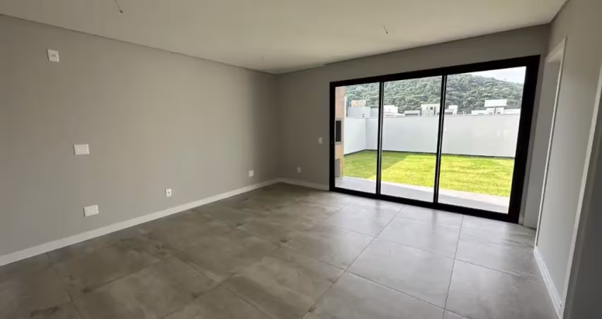 Maravilhosa casa residencial de 3 dormitórios no bairro rio tavares