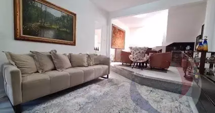 Maravilhosa casa residencial de 4 dormitórios no bairro campeche