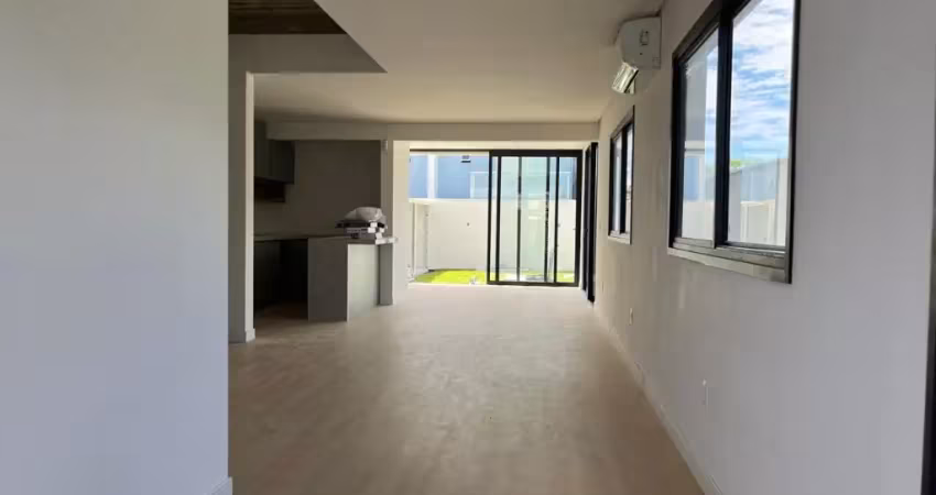 Maravilhosa casa residencial com 3 suítes no bairro campeche