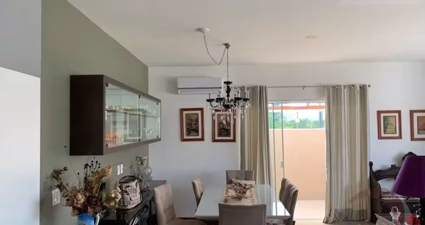 Linda casa residencial de 3 dorms no bairro carianos em florianópolis
