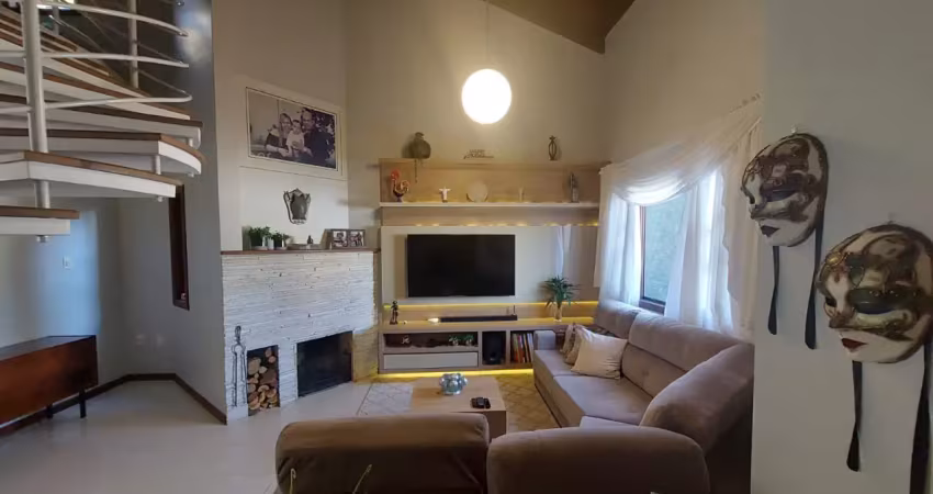 Casa residencial de 4 dormitórios no bairro carianos em florianópolis
