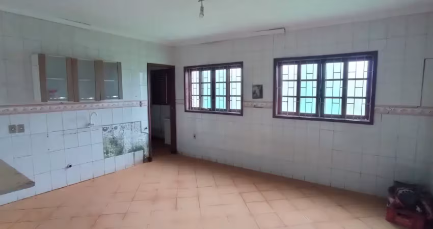 Linda casa com 03 dormitórios e 02 suítes em florianópolois