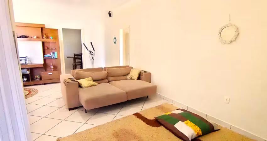 Linda casa com 4 quartos e 4 vagas cobertas ao lado de área verde do loteamento em florianópolis