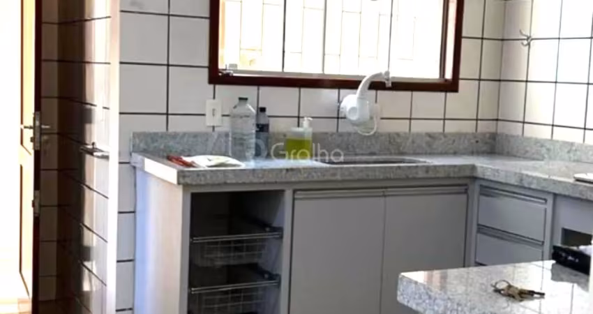 Linda casa residencial no bairro carianos com 3 dormitórios.
