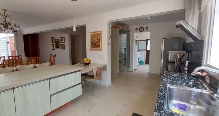 Linda casa residencial de 2 dormitórios no bairro morro das pedras