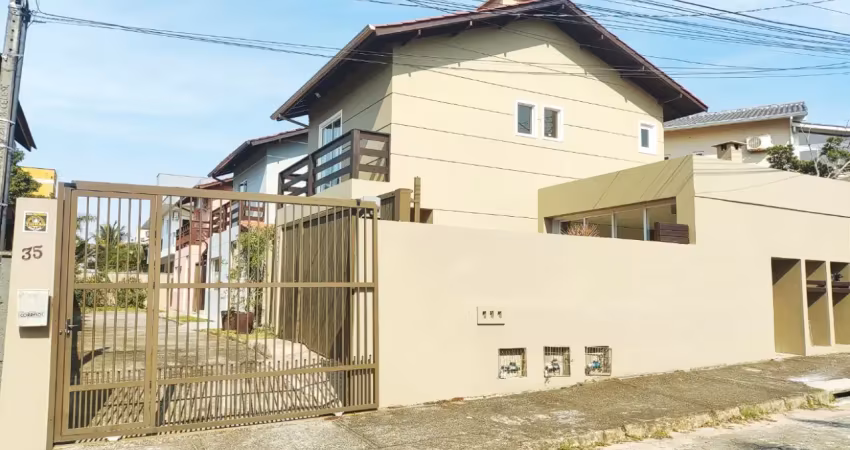 Excelente casa com 02 dormitórios morro das pedras em florianópolis
