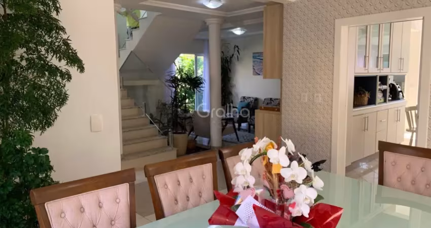 Linda casa de 355m² com 4 quartos sendo 1 suíte no morro das pedras