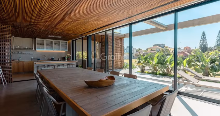 Linda casa de 626m² com 5 suítes no morro das pedras em florianópolis