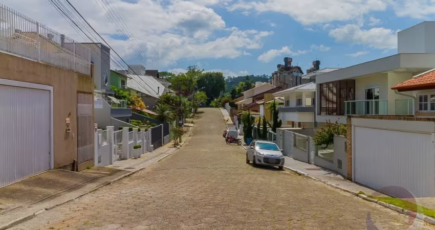 Linda casa residencial de 4 dormitórios no joão paulo em florianópolis