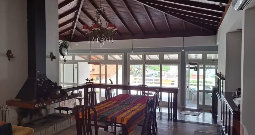 Linda casa residencial de 5 dorms no bairro joão paulo em florianópolis