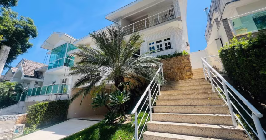 Casa Sobrado, 3 Dormitórios ( 1 Suíte), 4 vagas, Altos da Serra, Urbanova.