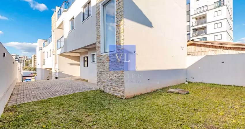 Sobrado triplex de alto padrão com terraço e jardim