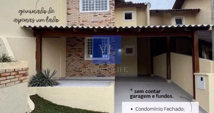 Sobrado à Venda em Santa Cândida - 2 Quartos, 86m² total - Condomínio Fechado - R$369.000,00