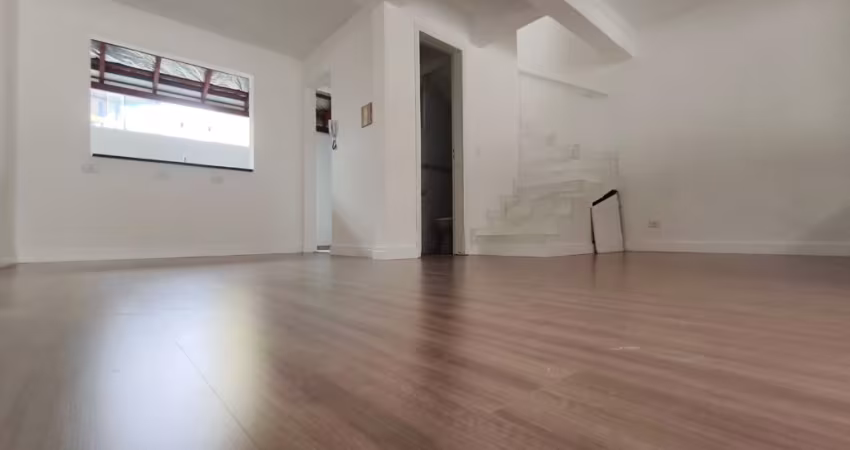 Sobrado Reformado com 03 Quartos - Boqueirão