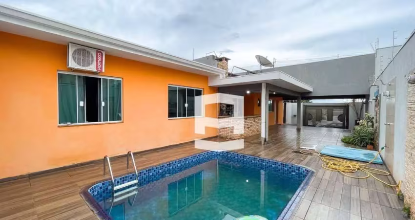 Casa com 3 dormitórios à venda, 196 m² por R$ 830.000,00 - Loteamento Residencial Cazarin - Apucarana/PR