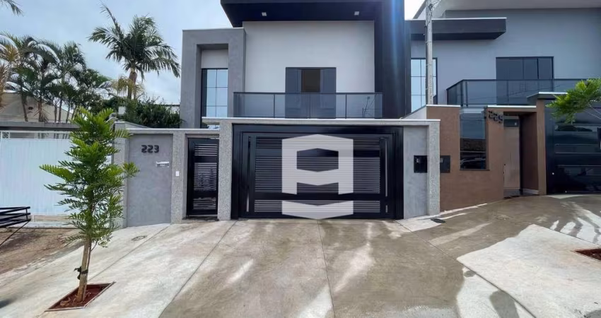 Casa com 3 dormitórios à venda, 176 m² por R$ 770.000,00 - Vila São Carlos - Apucarana/PR