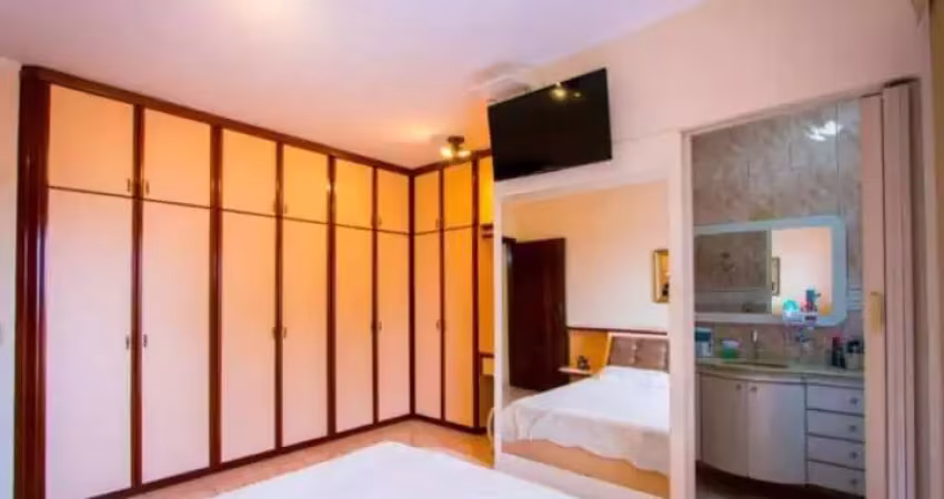 Sobrado para venda com 218m², 3 dormitórios, 1 suíte, 1 sala e 3 vagas!!!
