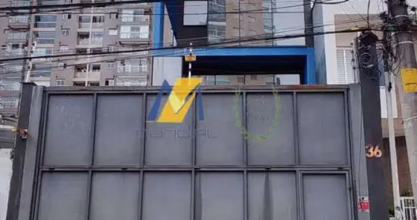 Prédio comercial de 150m² com 3 pavimentos, elevador e fachada envidraçada - projeto aprovado para salas comerciais.