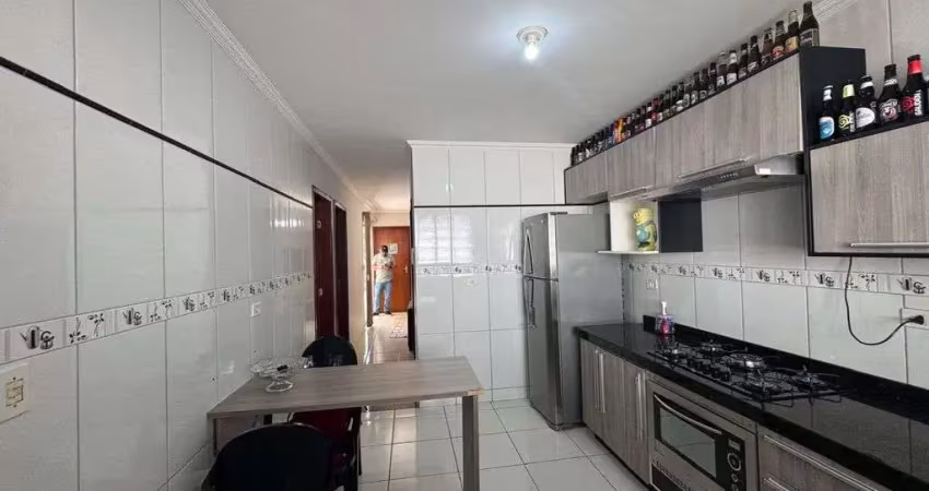 Casa com 3 quartos à venda na Rua Americo Laerte Bugatão, 653, Jardim Andrade, Maringá