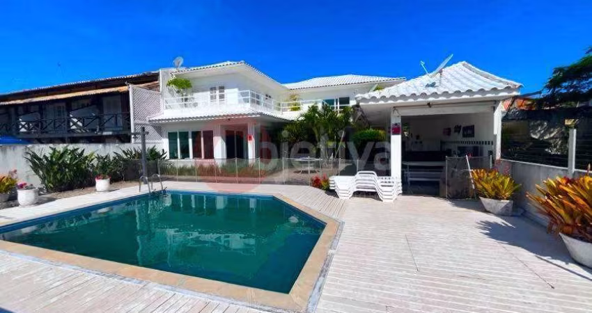 Mansão com deck para canal navegável, Ogiva - Cabo Frio - RJ
