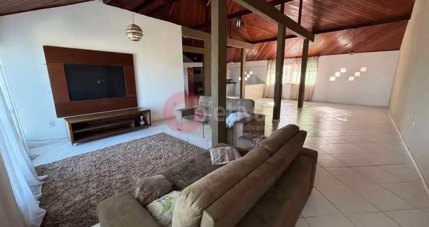 Apartamento linear, 2 quartos, baixo grande - são pedro da aldeia