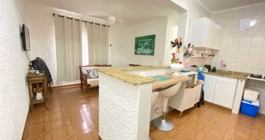 Apartamento bem localizado, a apenas 150 metros da praia e ao lado da feirinha da guilhermina.