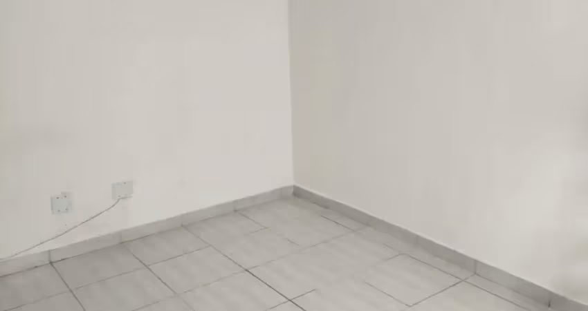 Vende-se kitnet, na zona 2, sem mobiliado, 2°andar de escada á 950 mts da praia