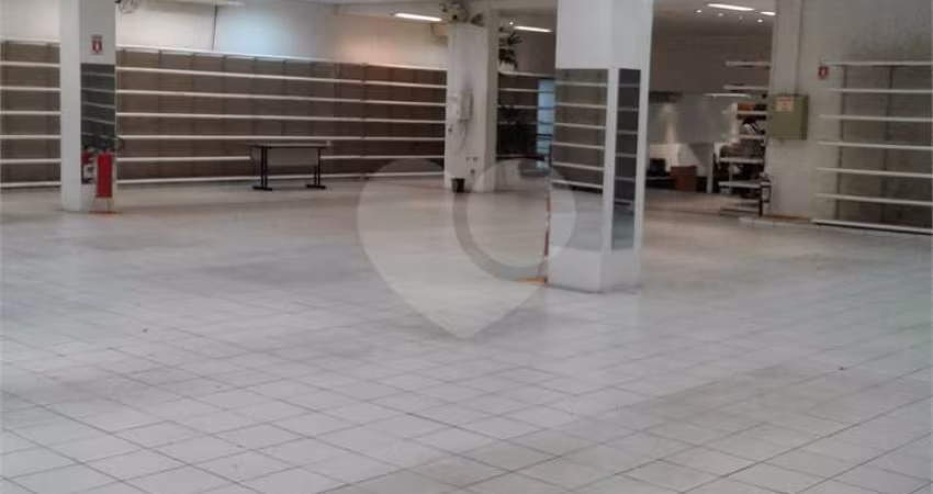 Prédio para alugar na Rua Doutor César, 286, Santana, São Paulo