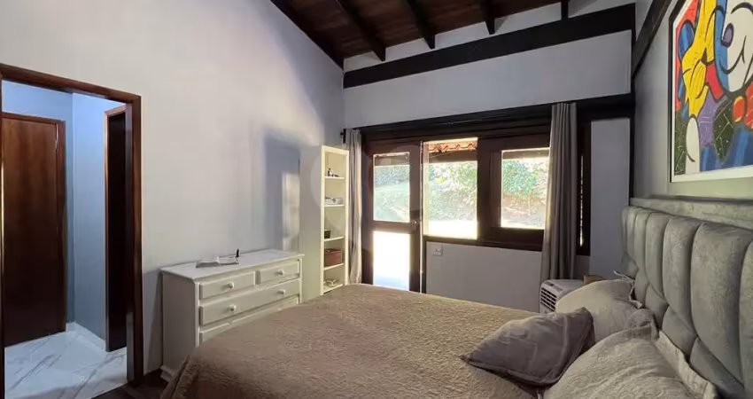 Chácara / sítio com 4 quartos à venda na Rua das Laranjeiras, 146, Chácara dos Lagos, Carapicuíba