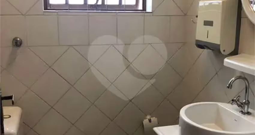 Casa com 13 quartos para alugar na Rua Airosa Galvão, 151, Água Branca, São Paulo