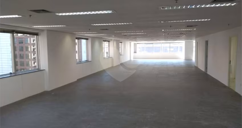 Casa comercial para alugar na Avenida Marquês de São Vicente, 182, Várzea da Barra Funda, São Paulo