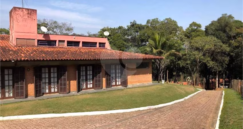 Casa em condomínio fechado com 5 quartos à venda na Rua Penha, 200, Chácara Santa Lúcia, Carapicuíba