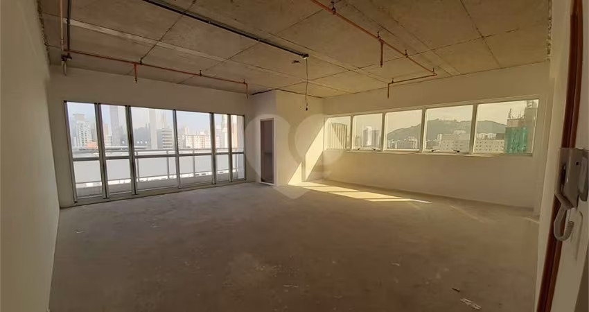 Sala comercial à venda na Rua Barão de Paranapiacaba, 233, Encruzilhada, Santos
