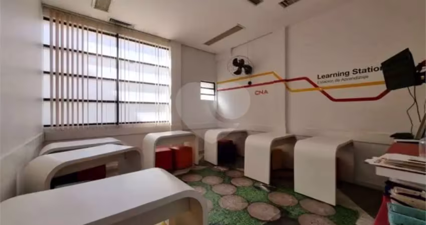 Prédio para alugar na Rua Clélia, 2296, Água Branca, São Paulo
