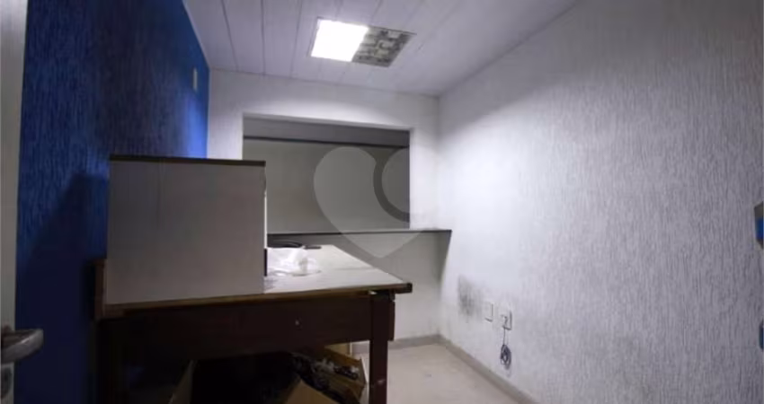 Prédio para alugar na Rua Nhengaibas, 256, Vila Graciosa, São Paulo
