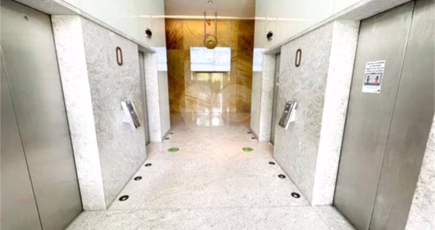 Casa comercial para alugar na Rua Surubim, 373, Cidade Monções, São Paulo