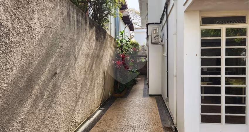 Casa à venda na Rua Guararapes, 919, Brooklin Paulista, São Paulo